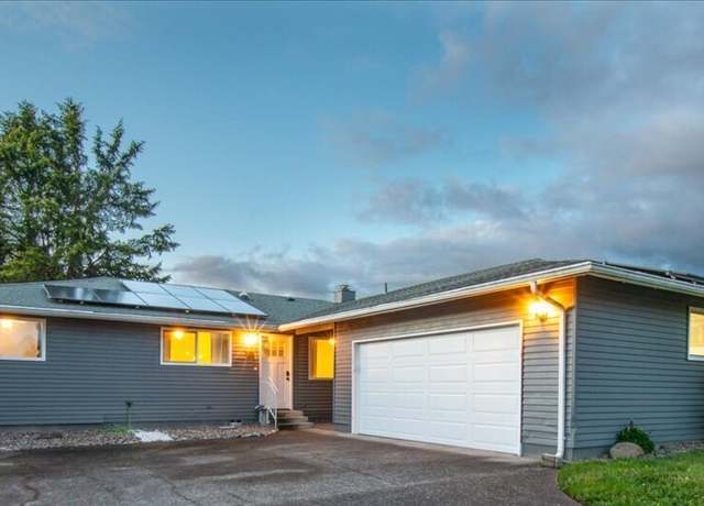 Property at 158 Alturas Dr, Kelso, WA 98626, 3 beds, 2 baths