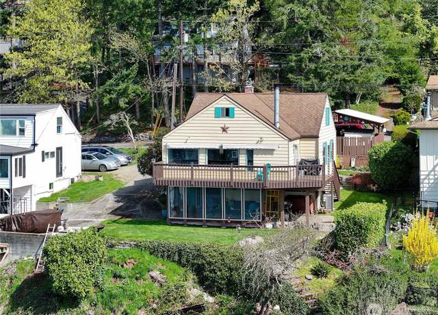 Property at 2519 E Phinney Bay Pl, Bremerton, WA 98312, 5 beds, 3 baths