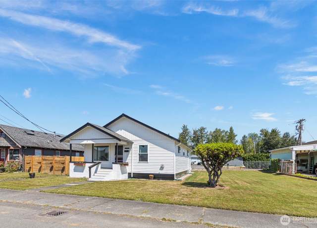 Property at 349 Rainier Ave, Enumclaw, WA 98022, 2 beds, 1 bath