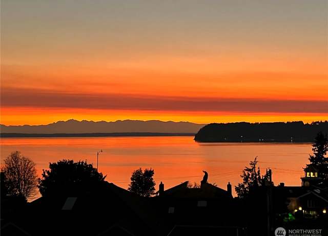 Property at 10326 66th Pl W, Mukilteo, WA 98275, 4 beds, 2.5 baths