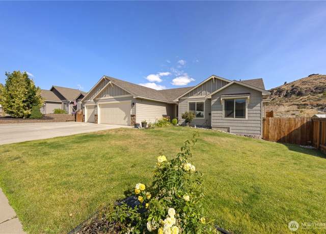 Property at 1015 Sunny Brooke Ln, Chelan, WA 98816, 3 beds, 2 baths