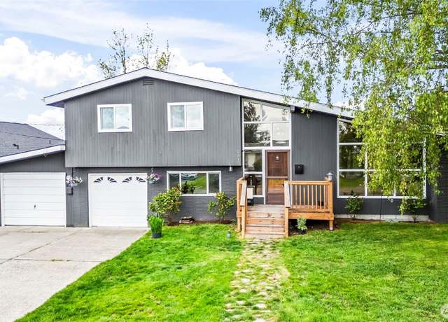 Property at 2517 Larch Pl, Bremerton, WA 98310, 3 beds, 2 baths