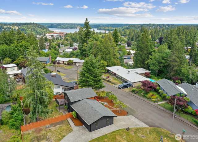 Property at 104 Hawthorn Ln, Shelton, WA 98584, 3 beds, 2 baths