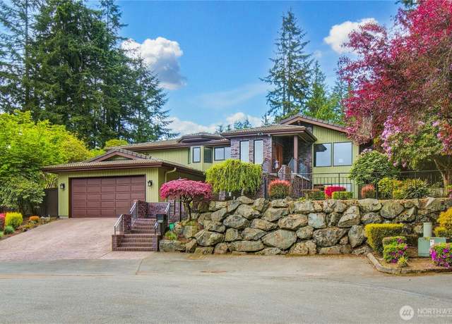 Property at 806 Alpine Dr, Everett, WA 98203, 3 beds, 2.5 baths