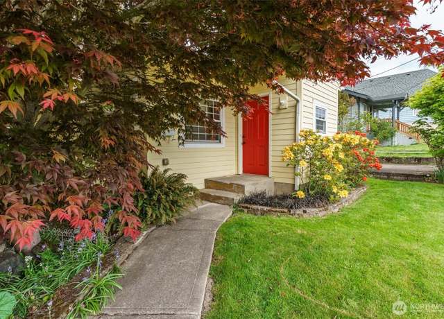 Property at 303 Crawford St, Kelso, WA 98626, 2 beds, 1 bath