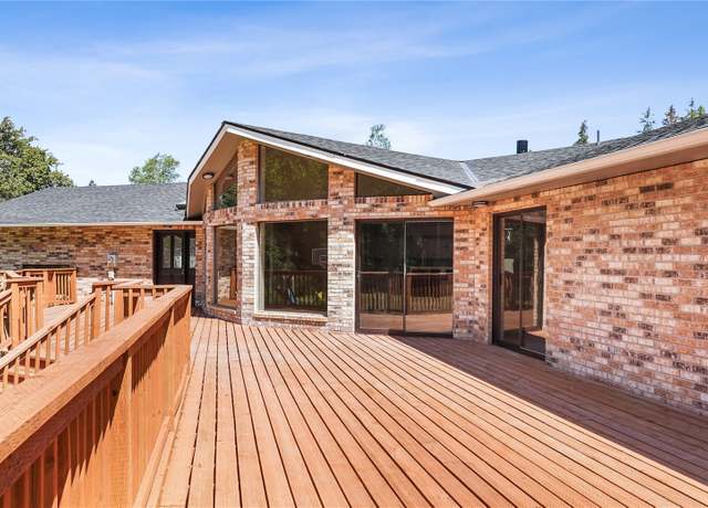 Property at 34210 206th Ave SE, Auburn, WA 98092, 6 beds, 4 baths