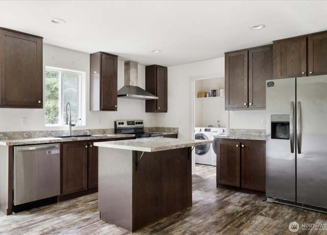 Property at 174 Charmayne Dr, Oak Harbor, WA 98277, 3 beds, 2 baths
