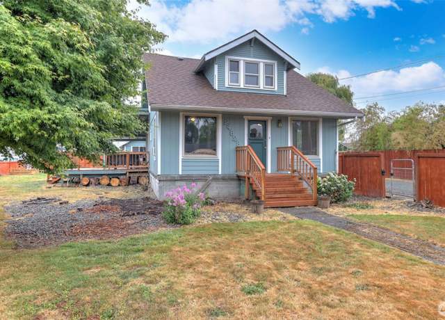 Property at 3107 Roosevelt Ave E, Enumclaw, WA 98022, 3 beds, 2 baths