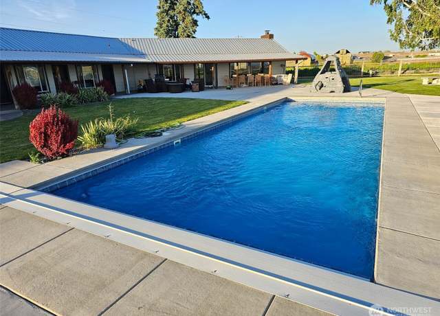 Property at 8708 Road K Rd NE, Moses Lake, WA 98837, 4 beds, 2 baths