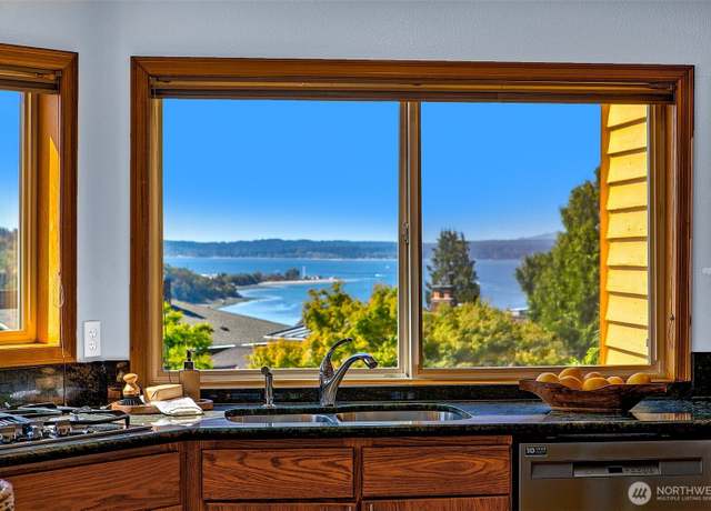 Property at 7200 34th Ave NW, Seattle, WA 98117, 4 beds, 3.5 baths