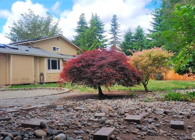Property at 15103 Westmore Dr E, Puyallup, WA 98374, 3 beds, 3 baths