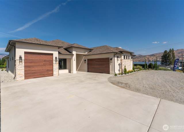 Property at 18 Loretta Ln, Chelan, WA 98816, 4 beds, 3 baths