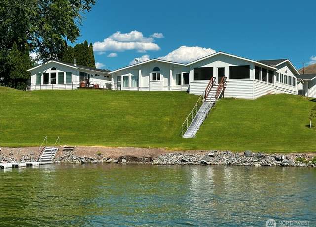 Property at 131 Eastlake Rd, Oroville, WA 98844, 3 beds, 3 baths