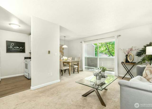 Property at 12513 NE 130th Way Unit C204, Kirkland, WA 98034, 1 bed, 1 bath