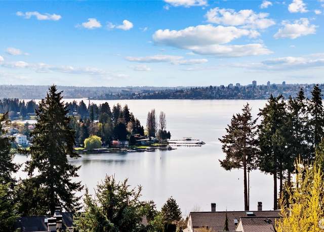 Property at 10515 NE 48th Pl, Kirkland, WA 98033, 4 beds, 3 baths