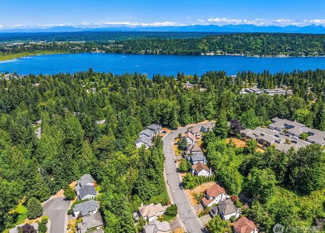 Property at 17431 NE 28th St, Redmond, WA 98052, 6 beds, 3.5 baths