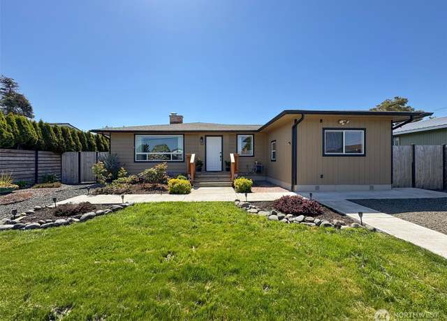 Property at 167 W Hammond St, Sequim, WA 98382, 3 beds, 2 baths