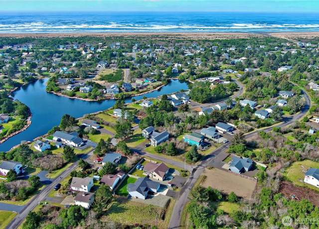 Property at 198 N Wynoochee Dr SW, Ocean Shores, WA 98569