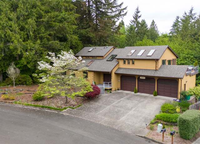 Property at 1214 11th Ct SW, Olympia, WA 98502, 4 beds, 3.5 baths