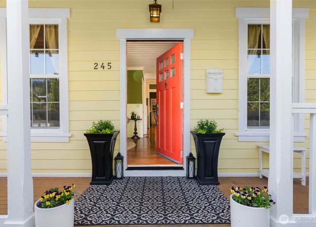 Property at 245 SE Bush St, Issaquah, WA 98027, 4 beds, 2.5 baths