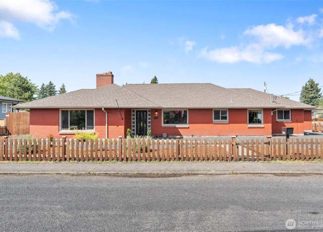 Property at 1001 Elm St, Centralia, WA 98531, 3 beds, 1.5 baths