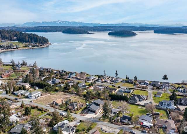 Property at 5942 Central Ave, Anacortes, WA 98221, 3 beds, 3 baths