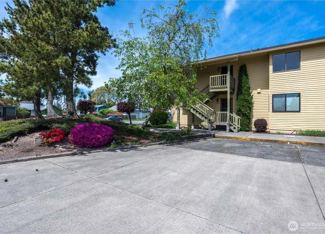Property at 310 S 11th St #212, Mount Vernon, WA 98274, 2 beds, 1.5 baths