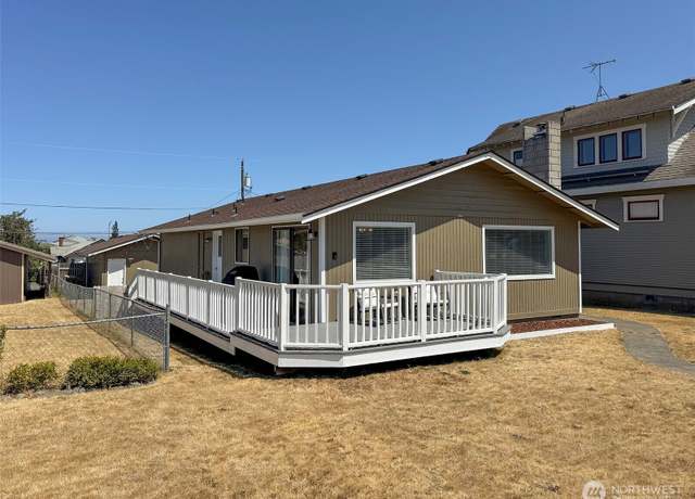 Property at 521 W 9th St, Port Angeles, WA 98362, 3 beds, 2 baths