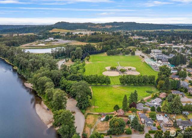 Property at 618 RIVERVIEW Dr, Monroe, WA 98272, 4 beds, 2 baths