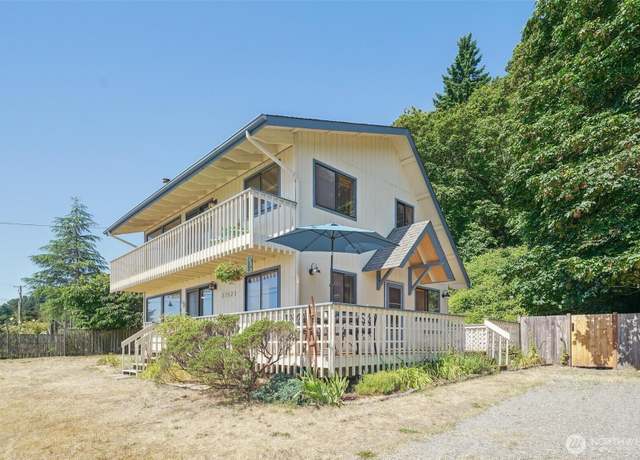 Property at 27523 SW Sandy Shores Dr, Vashon, WA 98070, 3 beds, 1.5 baths
