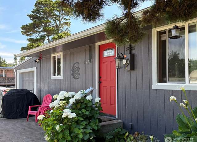 Property at 1414 177th Pl, Long Beach, WA 98631, 2 beds, 1 bath