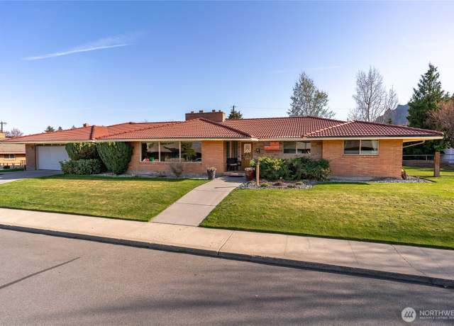 Property at 1111 Cedar St, Wenatchee, WA 98801, 7 beds, 4.5 baths