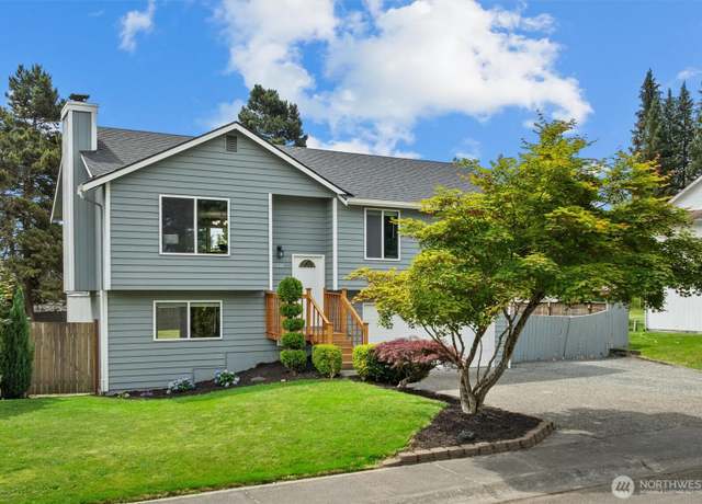 Property at 11620 28th St NE, Lake Stevens, WA 98258, 3 beds, 3 baths