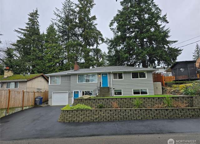Property at 20631 10th Ave S, Des Moines, WA 98198, 4 beds, 3 baths
