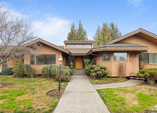 Property at 2489 Country Club Rd, Walla Walla, WA 99362, 3 beds, 2 baths