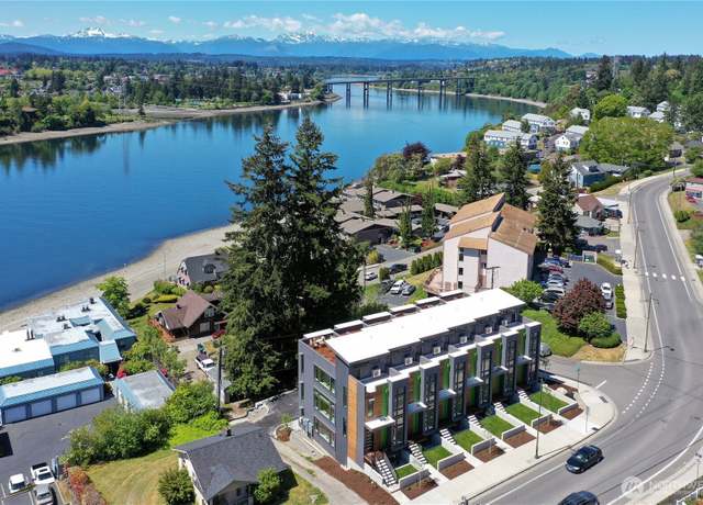 Property at 1149 Wheaton Way, Bremerton, WA 98310, 3 beds, 2.5 baths