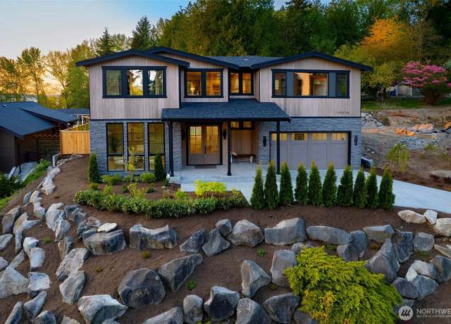Property at 10316 NE 43rd St, Kirkland, WA 98033, 5 beds, 5.5 baths