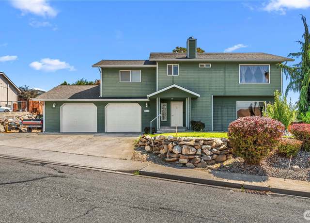 Property at 717 S Lexington Pl, East Wenatchee, WA 98802, 3 beds, 2.5 baths