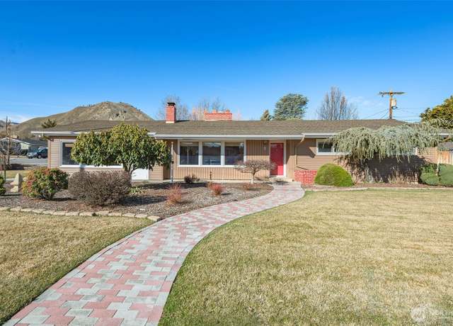 Property at 30 Pershing St, Wenatchee, WA 98801, 3 beds, 2.5 baths