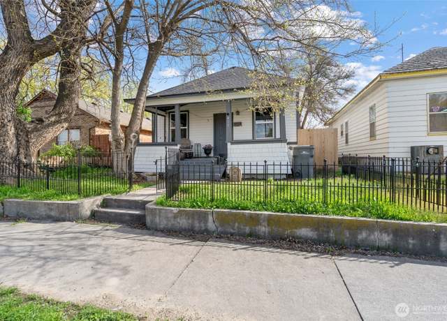 Property at 411 W 1st Ave, Kennewick, WA 99336, 3 beds, 1 bath