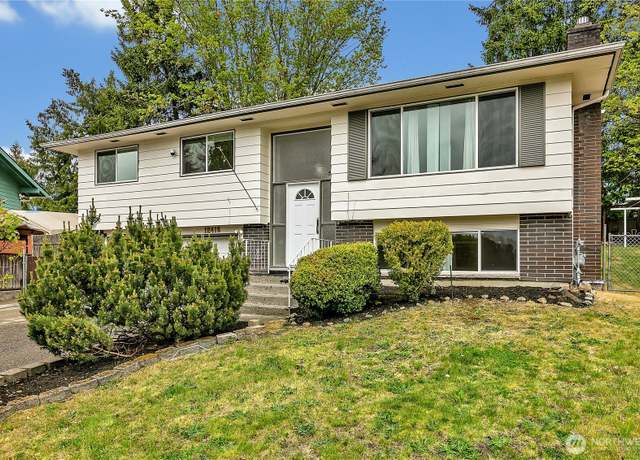 Property at 12416 SE 210th St, Kent, WA 98031, 3 beds, 3 baths