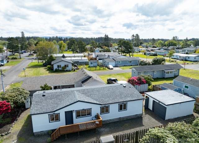 Property at 107 13th St NE, Long Beach, WA 98631, 4 beds, 2 baths