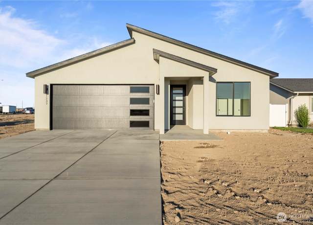Property at 1232 N 11th Ave, Othello, WA 99344, 3 beds, 2 baths