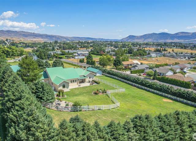 Property at 2045 8th St NE, East Wenatchee, WA 98802, 4 beds, 2.5 baths