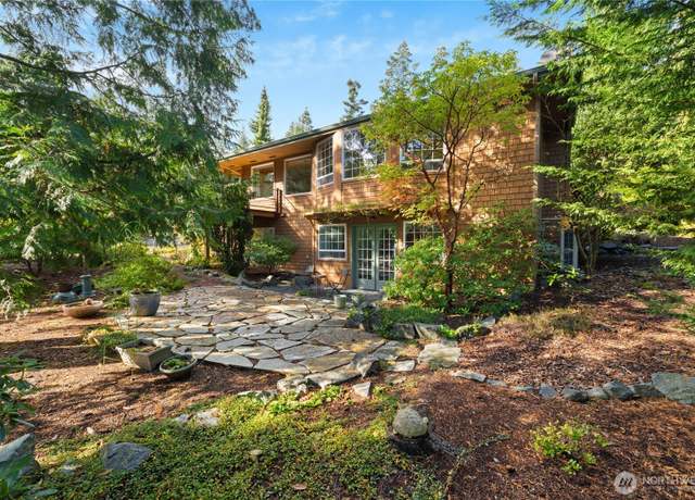 Property at 313 Willapa Pl, La Conner, WA 98257, 2 beds, 2.5 baths