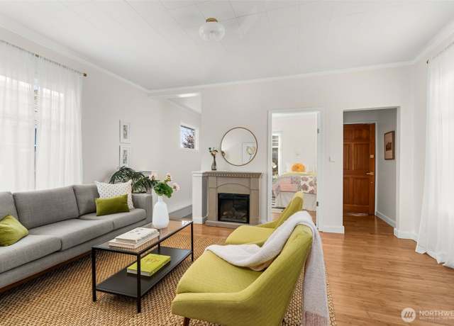 Property at 4506 46th Ave SW, Seattle, WA 98116, 3 beds, 1 bath
