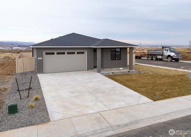 Property at 1180 9th Ave NE, Ephrata, WA 98823, 3 beds, 2 baths