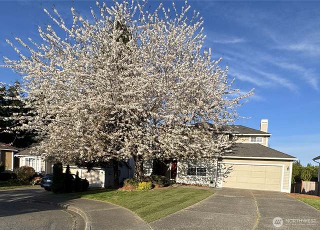 Property at 1734 Ilwaco Ave NE, Renton, WA 98059, 4 beds, 2.5 baths