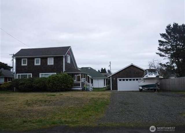 Property at 1704 Ocean Beach Blvd S, Long Beach, WA 98631, 3 beds, 2 baths