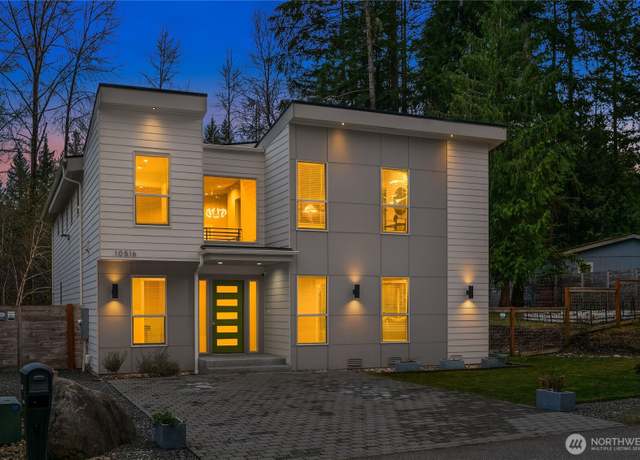 Property at 10516 231st Pl SE, Woodinville, WA 98077, 2 beds, 3.5 baths